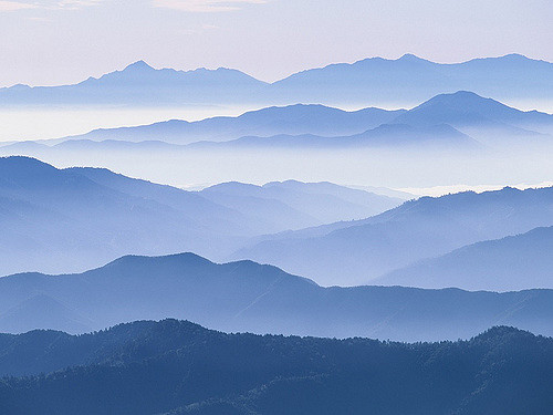 日本の山並み（淳和天皇時代の散骨を想って）の写真